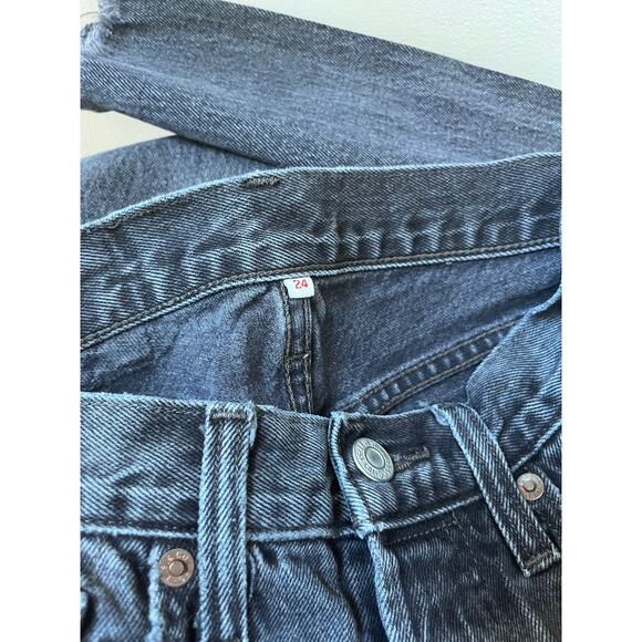 Levi’s Wedgie Icon Button Fly Black Wash Distressed Jean Size 24 Grunge Punk - Picture 9 of 12